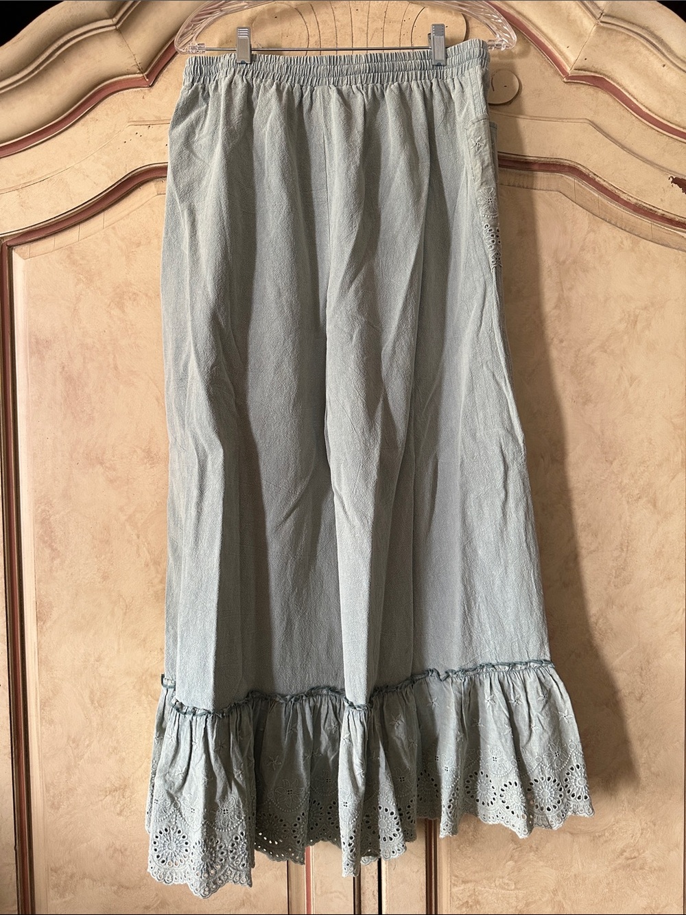 NWT Bluevelvet Wide Leg Eyelet Hem Bloomers/Pants - Light Sage size Large - Picture 3 of 3
